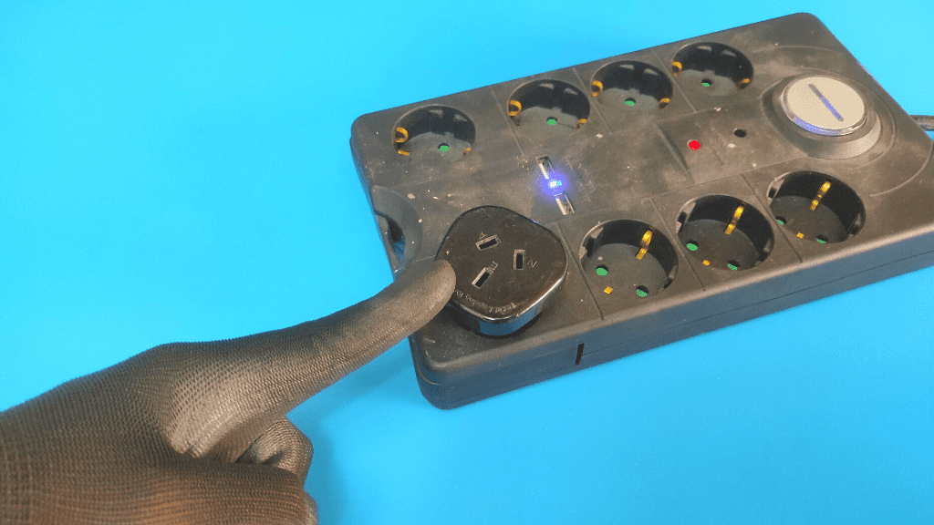 identify the 240V plug or outlet