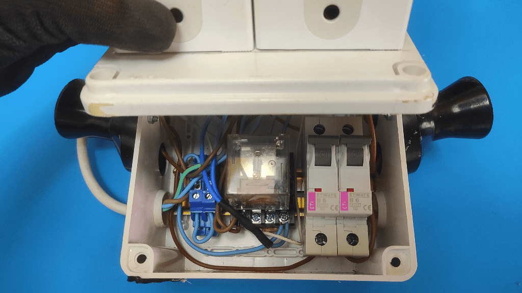 detach circuit breaker from the breaker box
