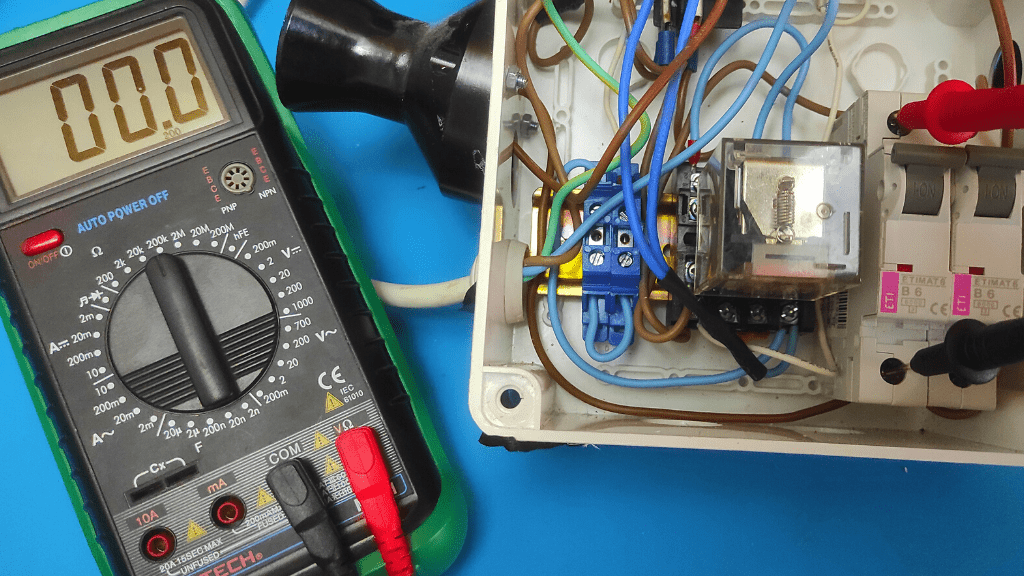 how to test a circuit breaker with a multimeter