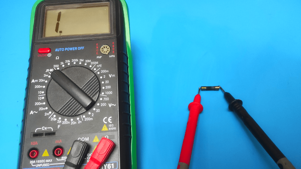 testing cartridge fuse with a multimeter