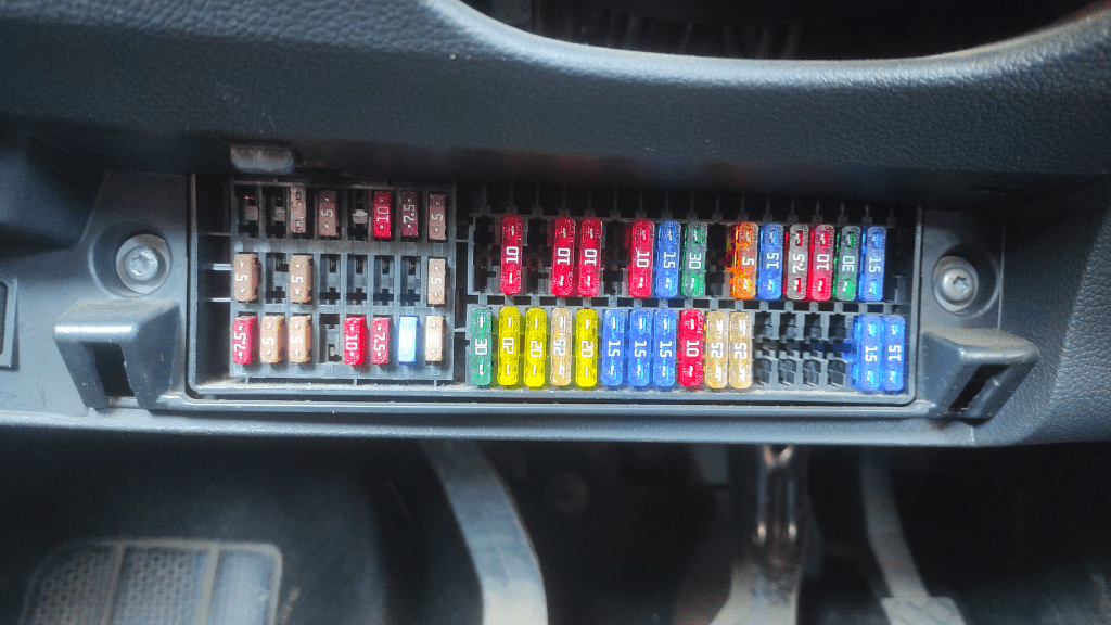 which fuse is for the dashboard lights